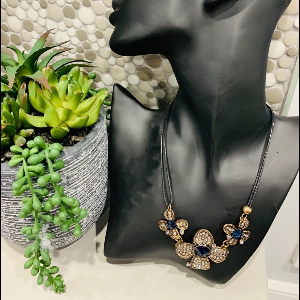 N35- High quality Bronze Necklace blue flowers pendant